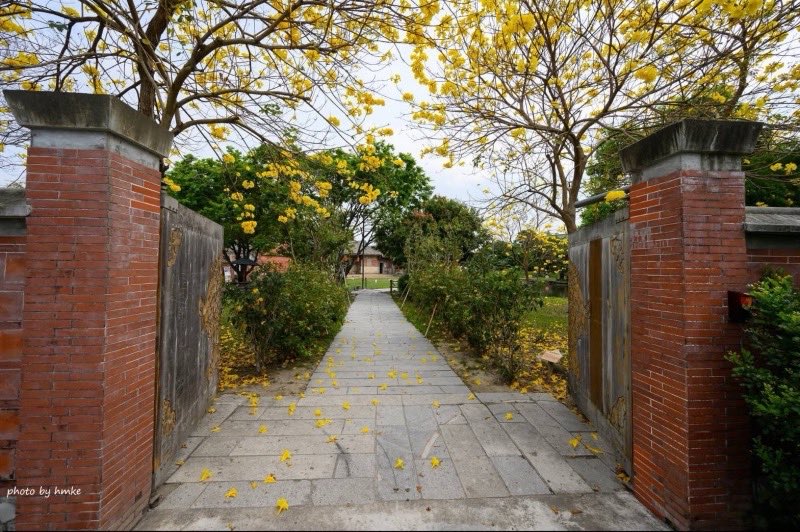 摘星山莊紅磚門樓與燕尾脊，清代武官宅第建築